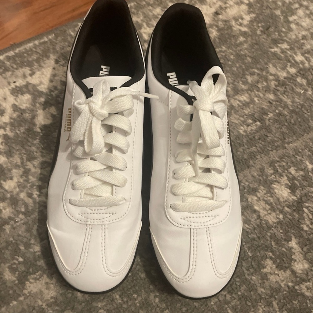 Puma White Athletic Shoes with Smooth Upper and Low-Top Design